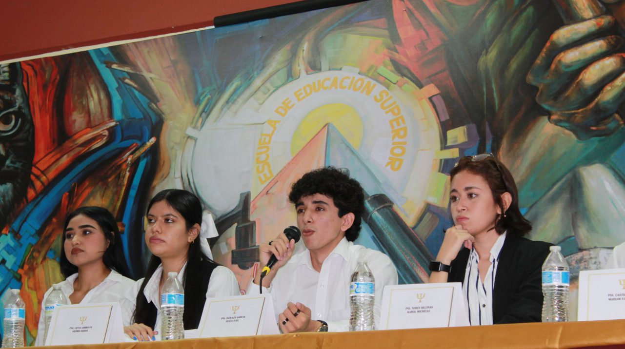 Estudiantes de psicología de la Unidad Regional Guasave realizan mesa