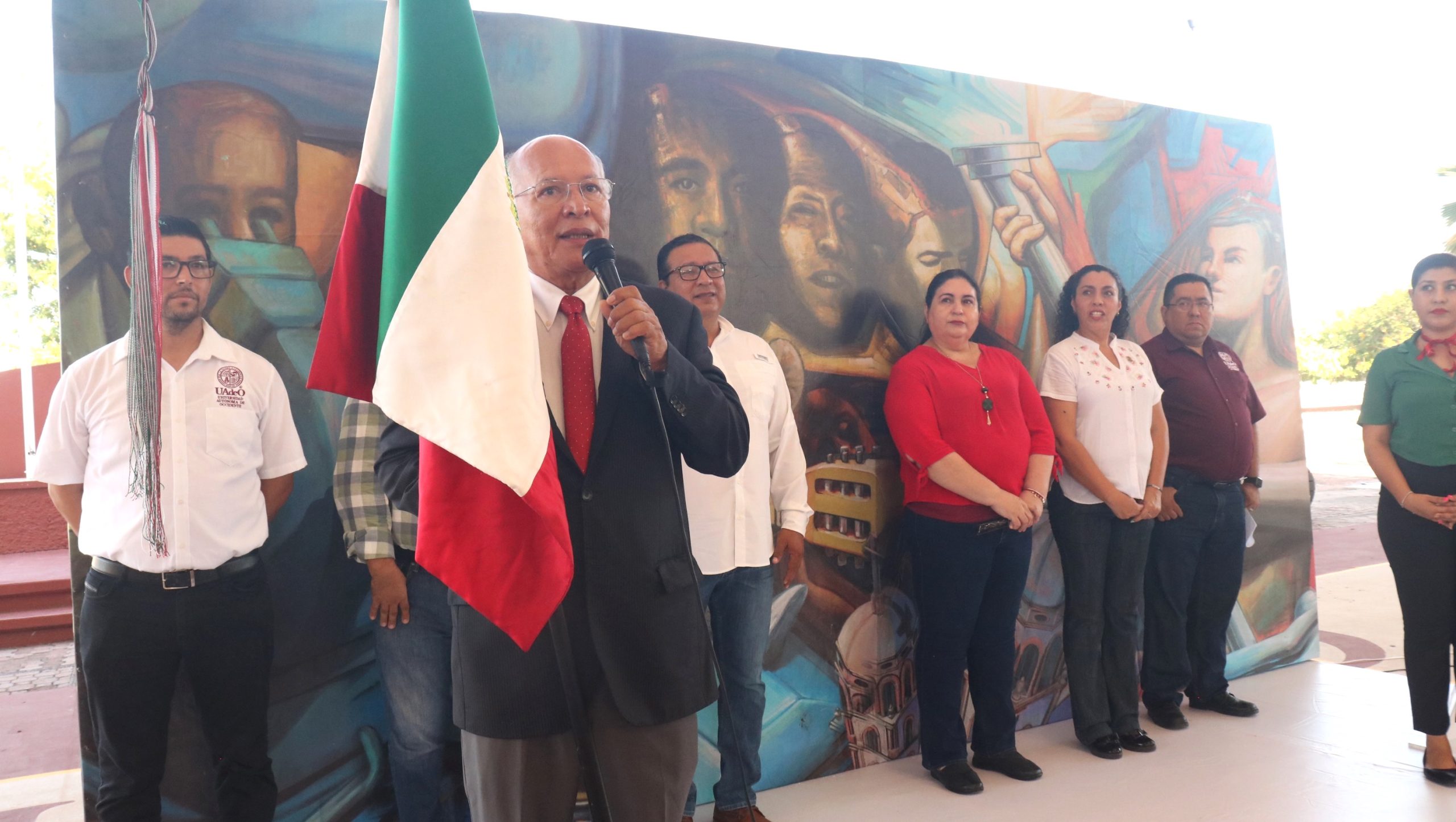 Conmemoran el Grito de Independencia de México con acto cívico en la