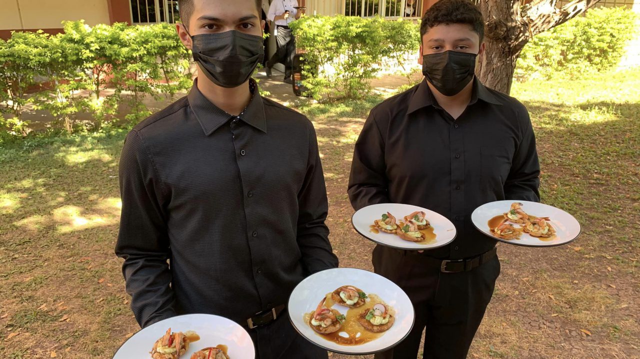 Estudiantes Linces de la Licenciatura en Gastronomía de la Unidad Regional  Guamúchil presentan proyecto final de la asignatura “Cárnicos, Pescados y  Mariscos” - Universidad Autónoma de Occidente