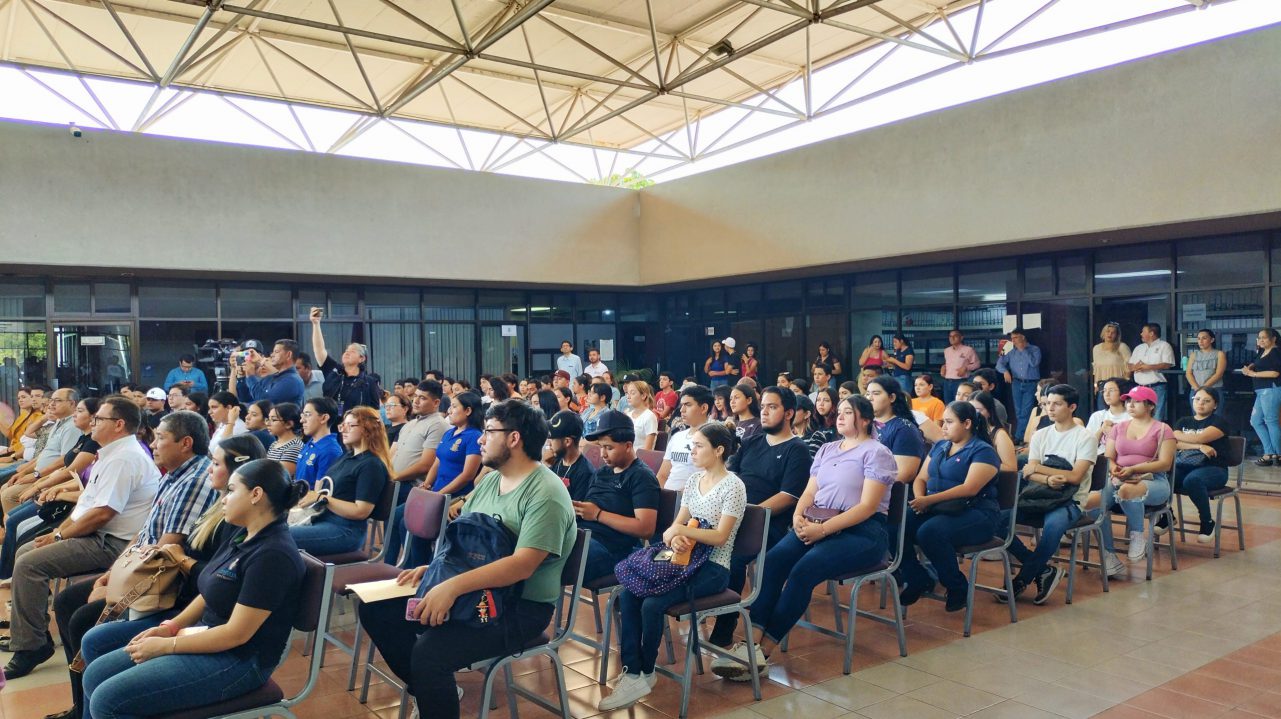 Benefician A 300 Estudiantes De La Unidad Regional Los Mochis Con Las ...