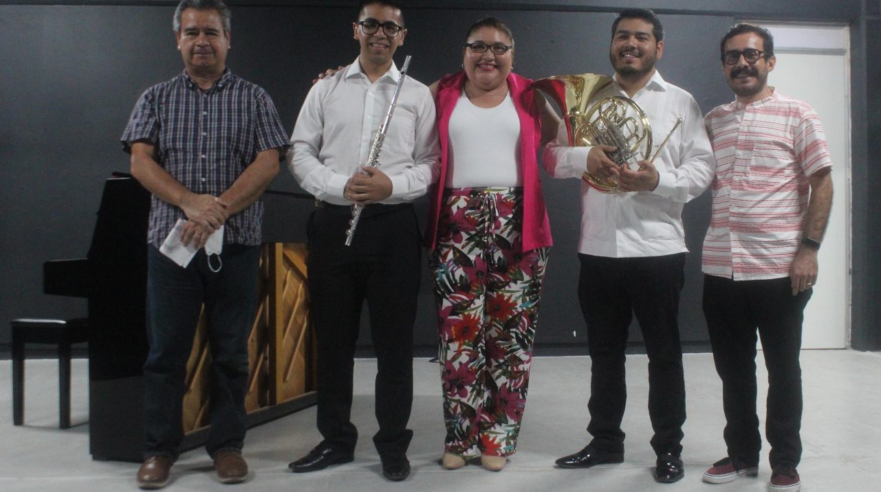 Estudiantes de Música de la Unidad Regional Mazatlán reciben clases  magistrales del Trío Maestoso de la UJED - Universidad Autónoma de Occidente