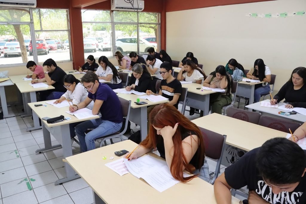 Jóvenes Ven En La UAdeO La Mejor Opción Para Estudiar Una Carrera ...